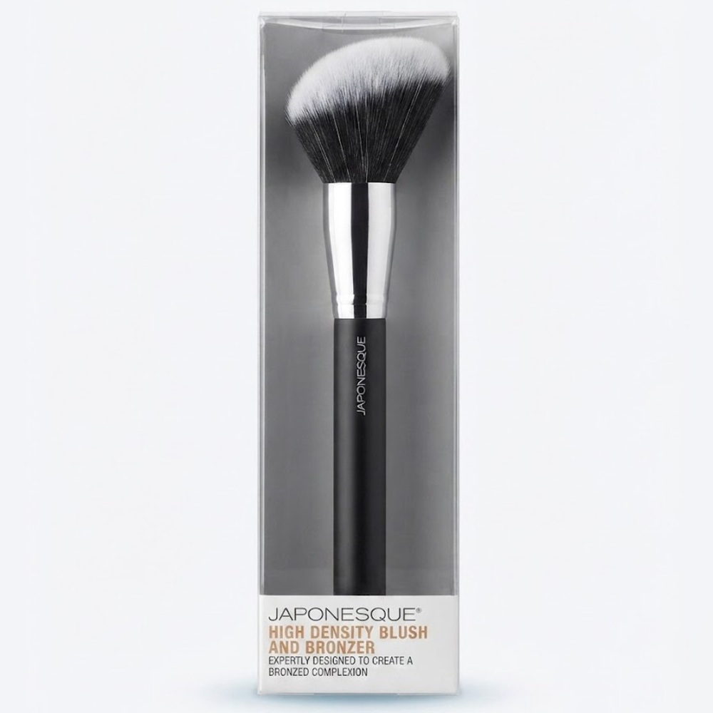 BNIB High Density Blush & Bronzer Brush